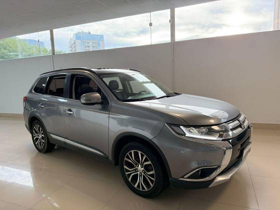 MITSUBISHI OUTLANDER 3.0 GT 4X4 V6 24V GASOLINA 4P AUTOMÁTICO MITSUBISHI OUTLANDER 3.0 GT 4X4 V6 24V GASOLINA 4P AUTOMÁTICO